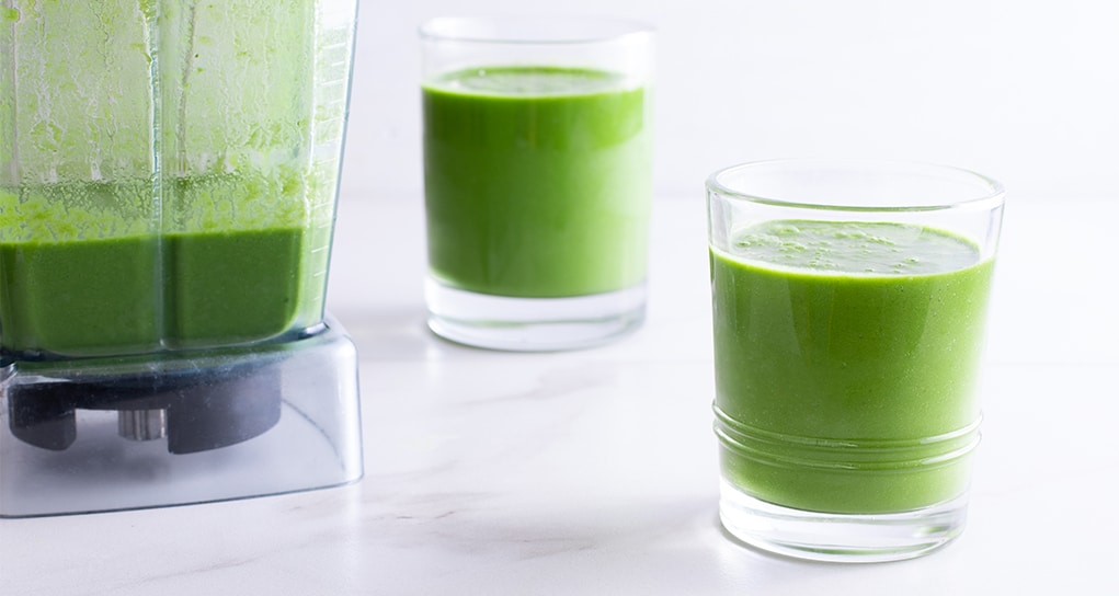 Green Smoothie with Matcha, Pineapple & Spinach Recipe